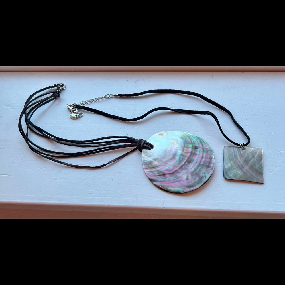 EUC Set of 2 Abalone Shell necklaces 🐚